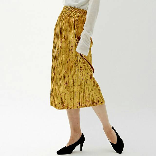 GU UNIQLO Crash velor pleated skirt