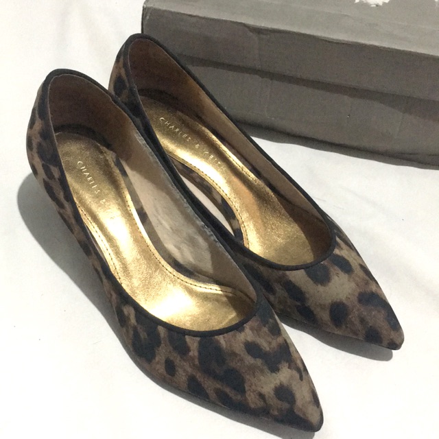 Charles and Keith leopards shoes original.
