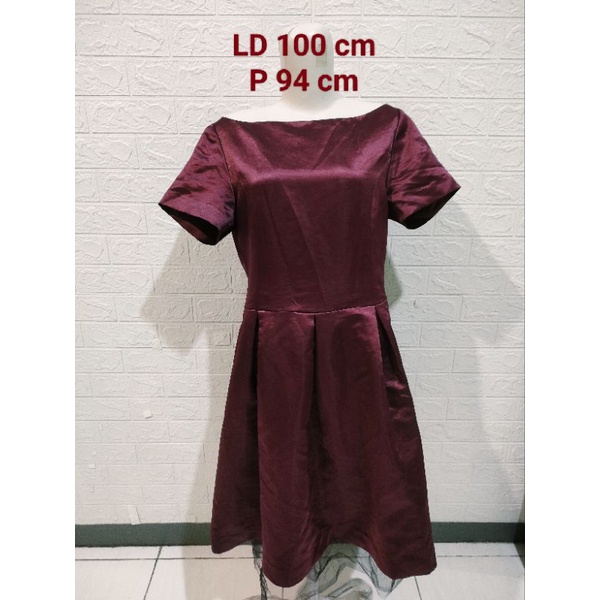 Dress / gaun pesta simple elegan