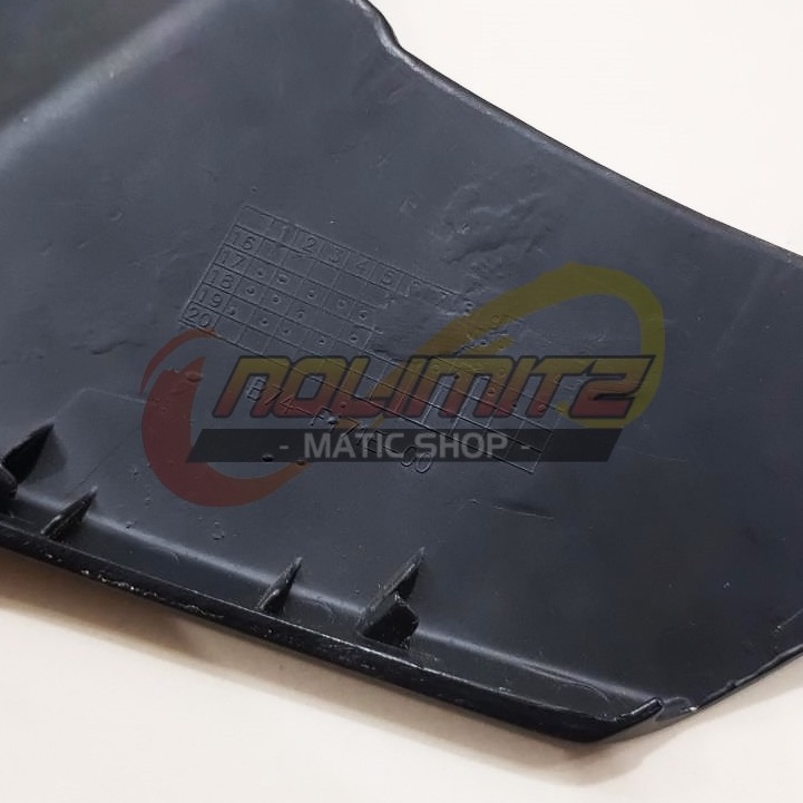 Cover Ducktail Stoplamp Belakang Carbon Kevlar Parts Ori Yamaha XMAX