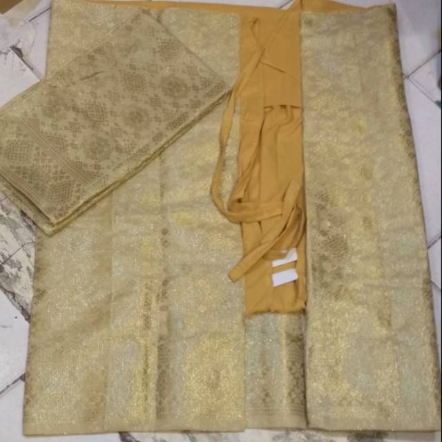 Aksesoris pengantin palembang kain ibuk pengantin