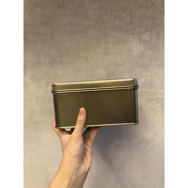

Kaleng kotak gold/tempat kue kering/hampers box