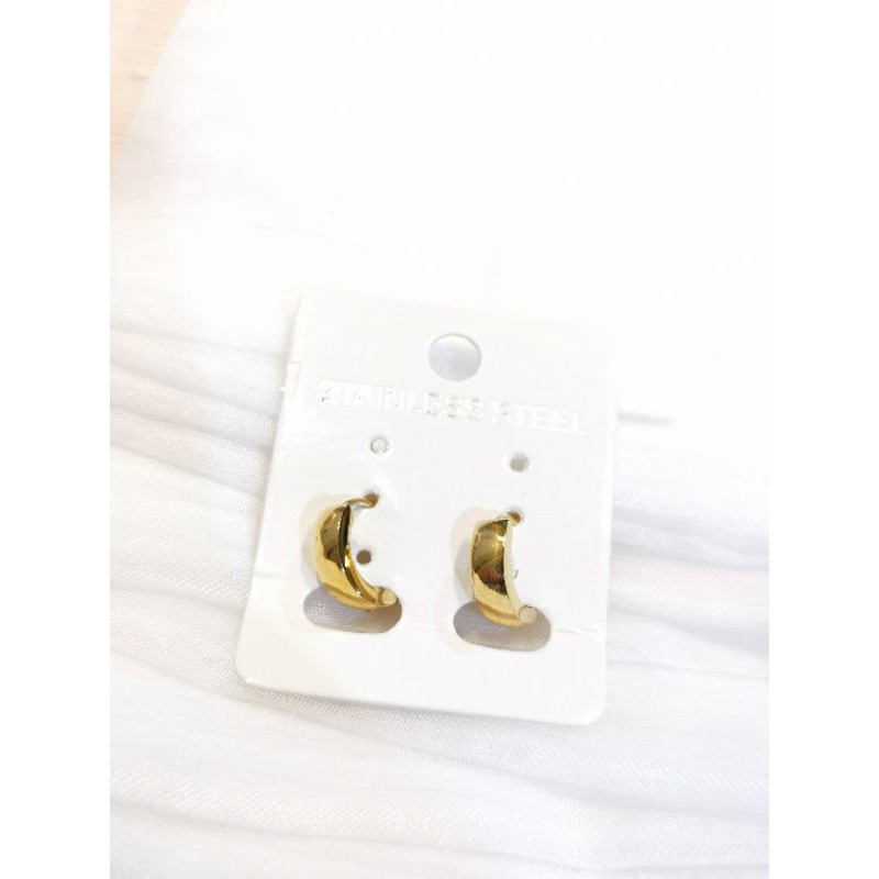 Anting titanium warna emas motif cembung