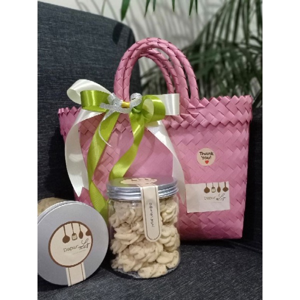 

Hampers Kuker isi 2 Toples