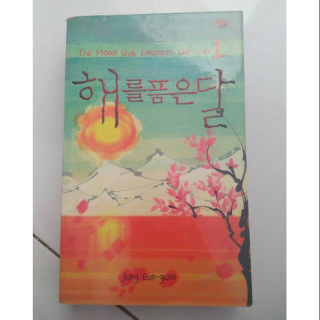 Novel The Moon that Embraces The Sun #1 (bekas)