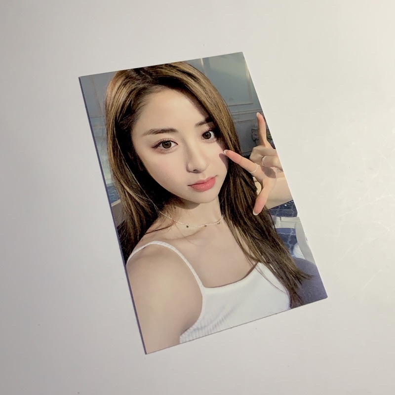 showcase yunjin le sserafim photocard