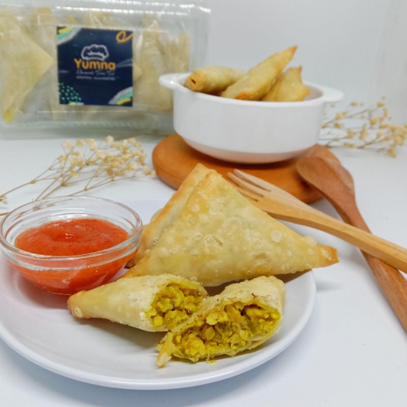 

Samosa Ayam Sambosa Ayam Frozen Yumna Food 1 pax isi 5 pcs