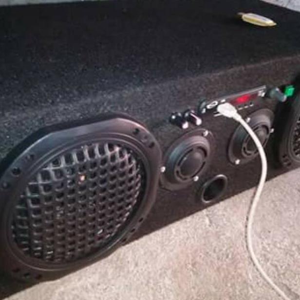Speaker Aktif Mobil 24V Bluetooth USB MMC Radio