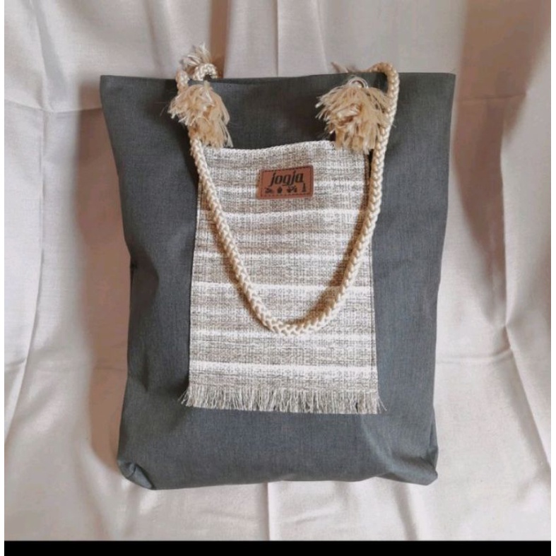 TOTEBAG DENIM KOMBINASI SAKU DEPAN GONI TALI SUMBU BAHAN TEBAL DAN ANTI AIR