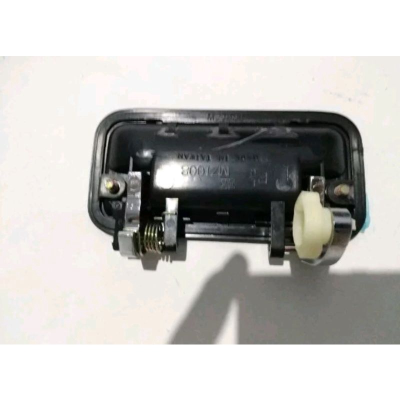 handle handel pintu belakang mazda 626 1988