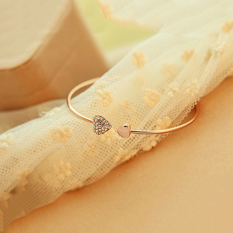 Gelang Kristal Bentuk Hati Warna Emas Gaya Retro Korea Untuk Wanita