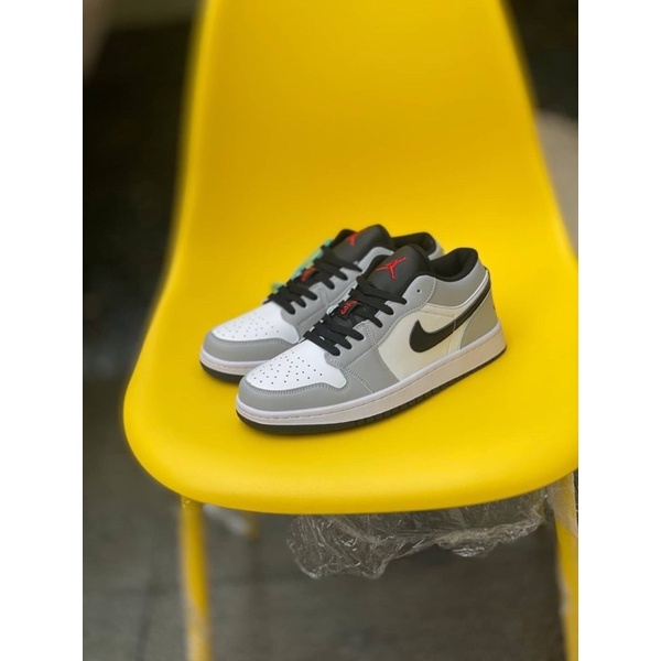 Air jordan low grey/green/redtoe