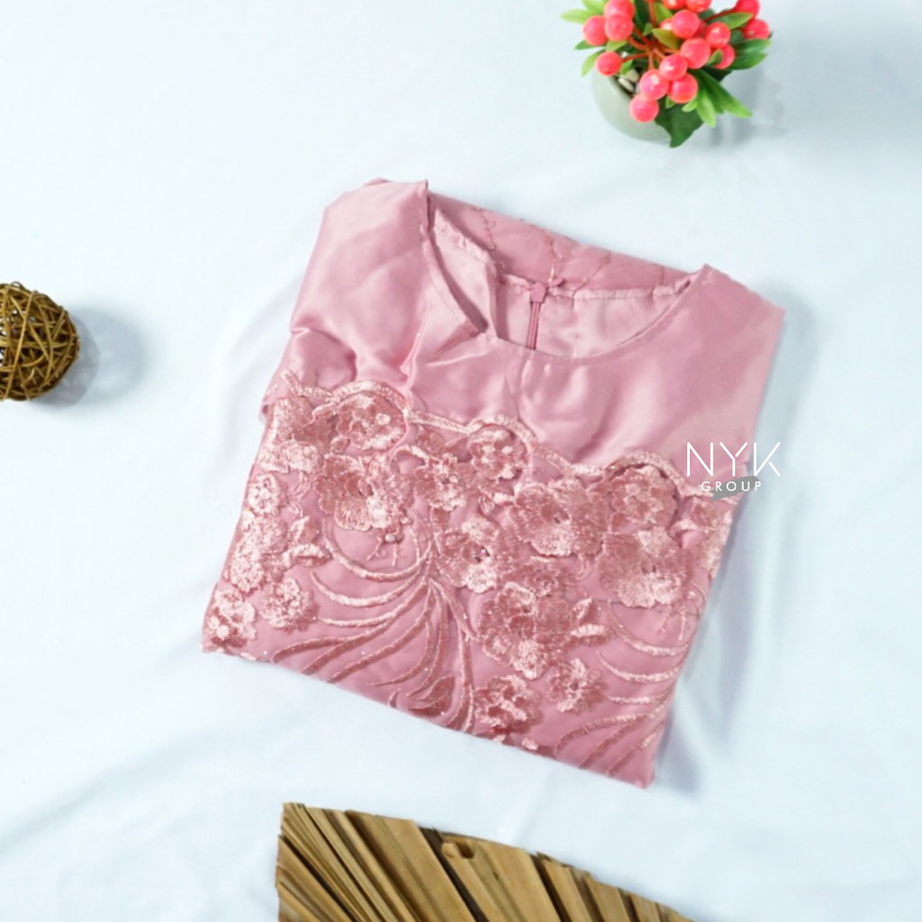 ADA JUMBO LENGKAP 8 WARNA || Dress Maxi Tille Mutiara Bordir 3D Sahita Aura Gown-Dusty Standard