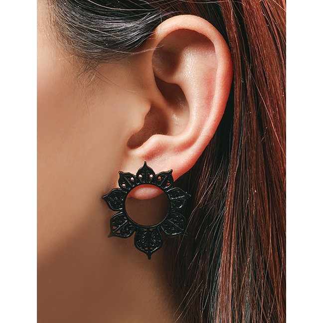 LRC Anting Tusuk Fashion Black Geometric Metal Openwork Flower Round Sun Flower Earrings F2870