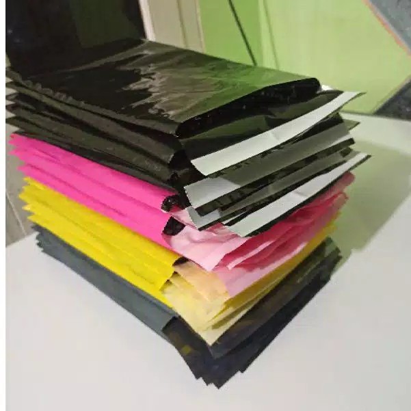 

BUBBLE MAILER + PLASTIK POLYMAILER 17 CM x 30 CM DENGAN LEM DAN BUBBLE DI LAPISAN DALAM TERPISAH
