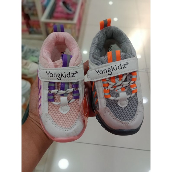 sepatu sneaker anak LED yongkidz size 23-25