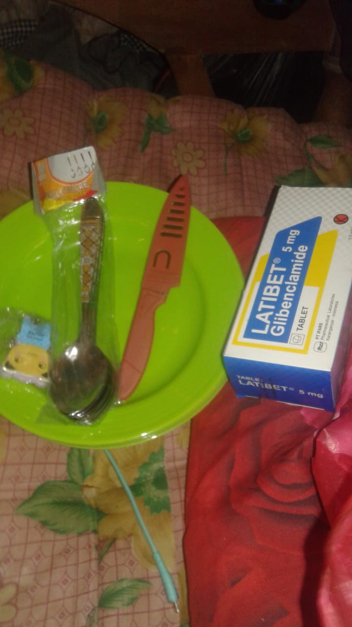 Pisau Buah/pisau Dapur Tajam Murah /merah