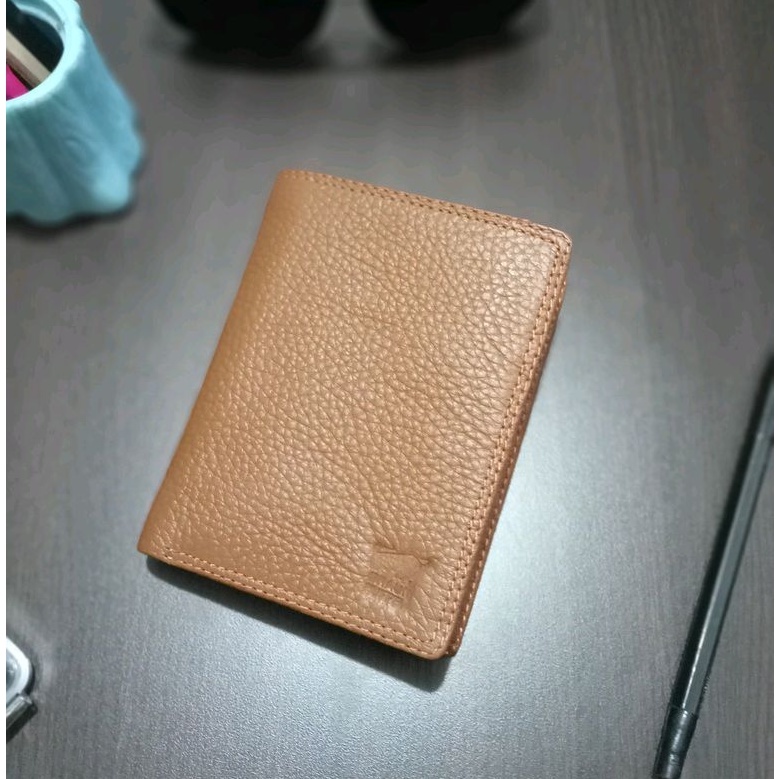 DOMPET KULIT LIPAT BUKU 3 RUANG‼️ dompet berkulitas dari anton hilmanto. dompet kulit lipat dua buku vertikal. dompet 14 slot penyimpanan kartu. dompet model dimensi 3 ruang #dompet #dompetlipat #dompetpria #dompetkulit #dompetcowok #dompetkeren