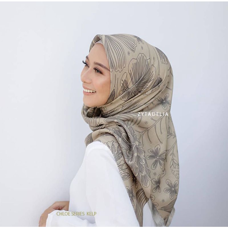 Ria Miranda Zytadelia Kinaya scarf