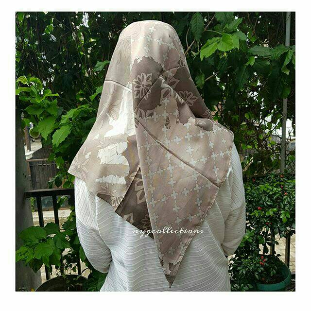 Segiempat motif pollycotton