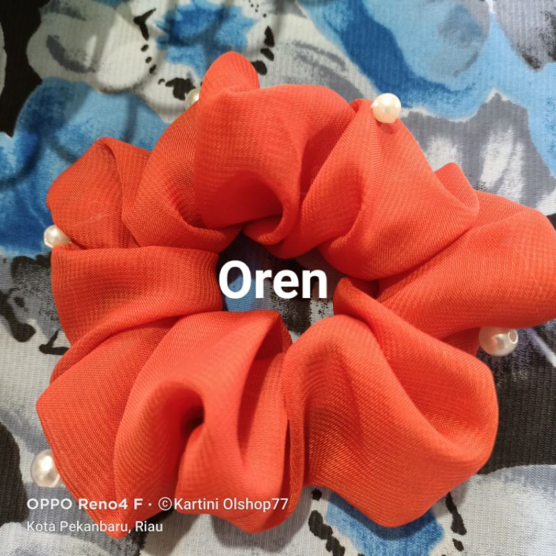 Scrunchie by KartiniOlshop77//Scrunchie mutiara ( ikat rambut )