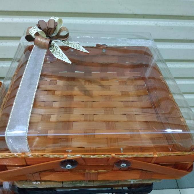

BISA BAYAR DITEMPAT kotak bambu keranjang - box kue seserahan - anyaman+PITA uk.30x30 FREE ONGKIR