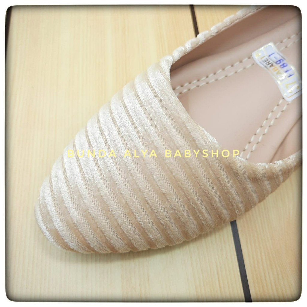 Sepatu Wanita Slipon Cabaret Flatshoes - Sepatu Wanita Flatshoes Premium Size 37 -  40 KREM SALUR - Sepatu Dewasa Bludru