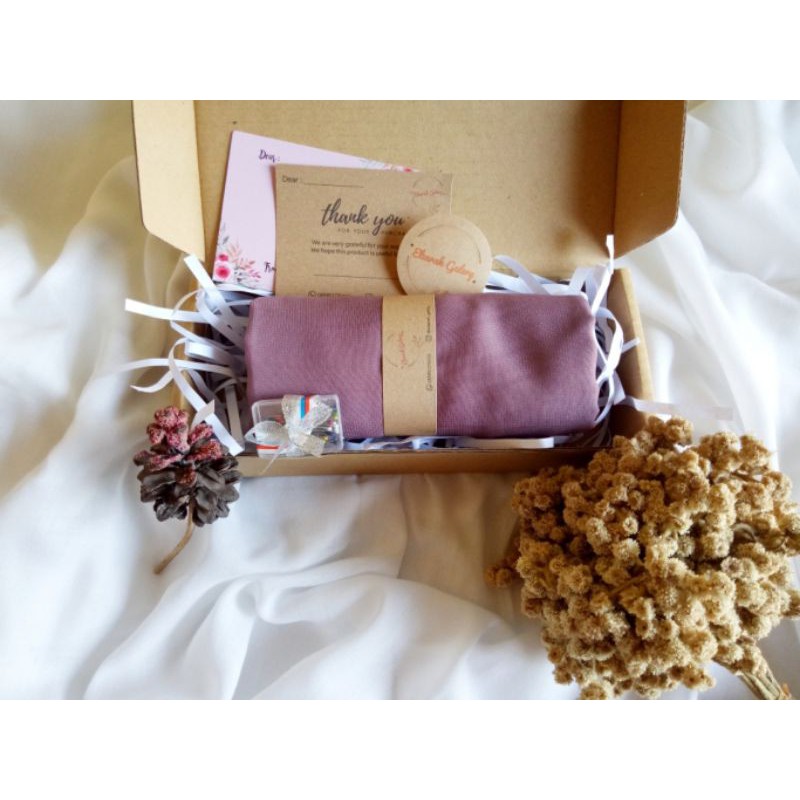 

Hampers Hijab / Hamper Murah / Kado Unik