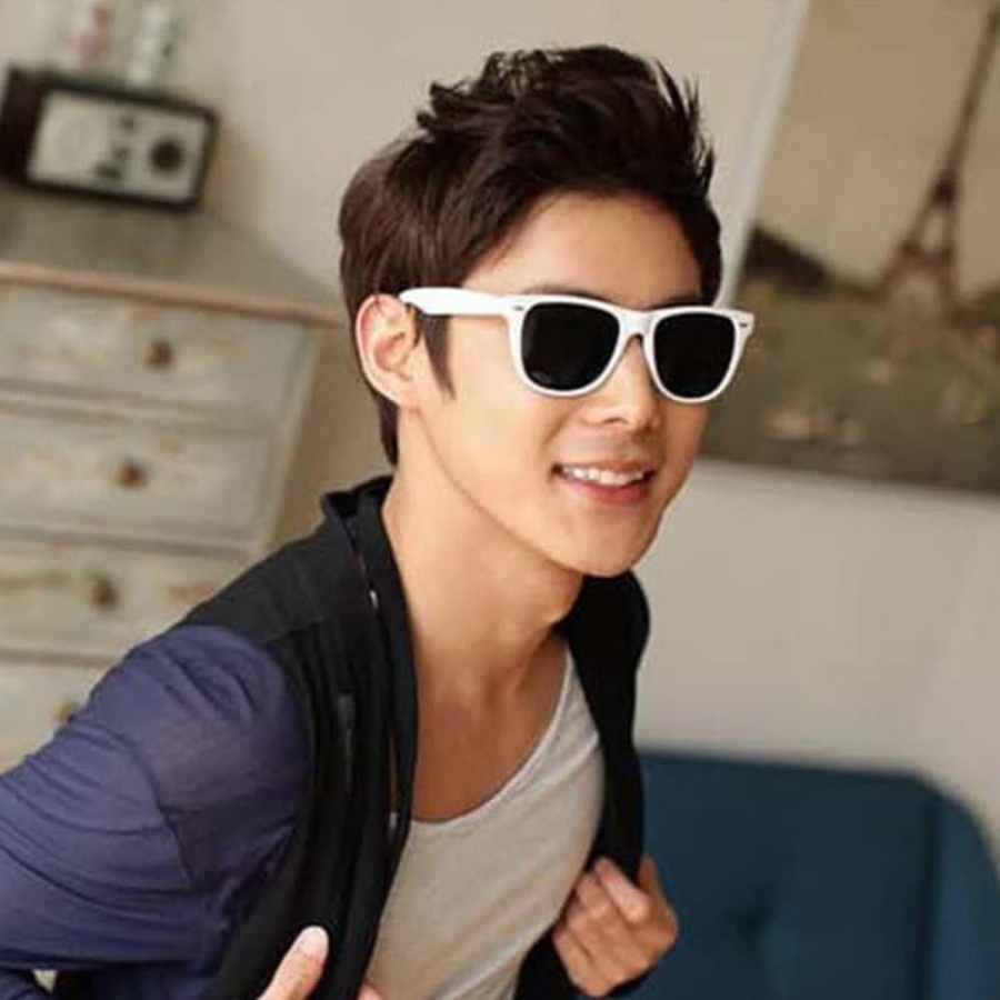 kacamata Lensa Hitam untuk Cahaya Terang Motor Mobil Jalan2 Model Retro Sunglasses Putih  White