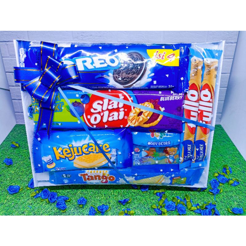 [READY] Snack Box Mini Gift Hamper Birthday Hadiah Kado Ultah Valentine Parcel Lebaran Natal Wisuda (A)