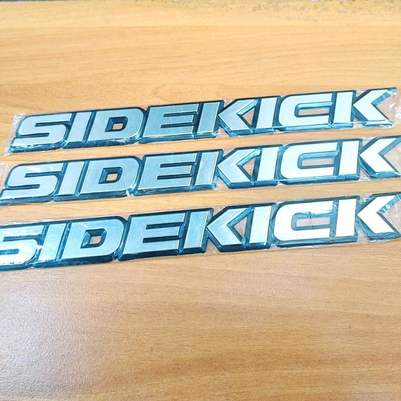 Emblem SIDEKICK Suzuki Vitara Escudo Logo Sidekick
