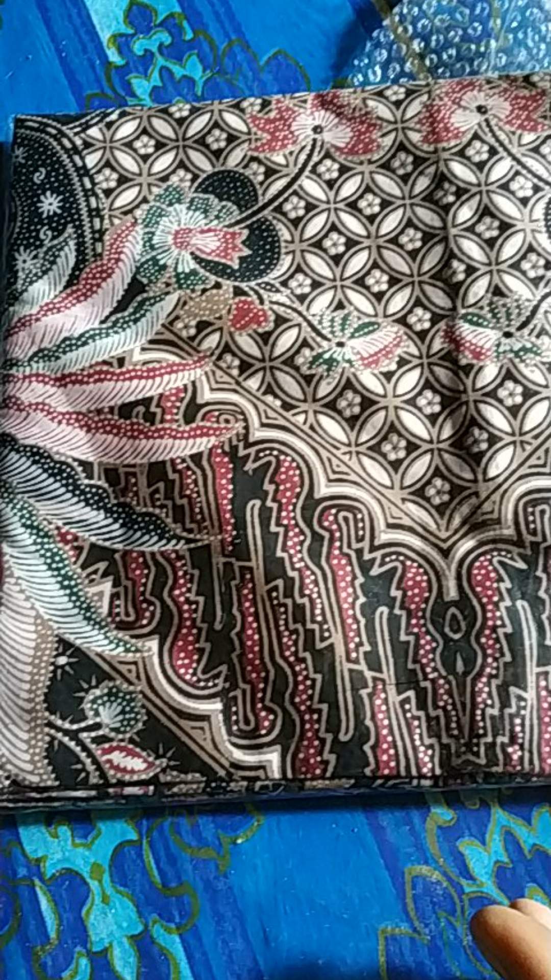Kain Batik Solo (cabut) Motif Peksi Tarung Granit
