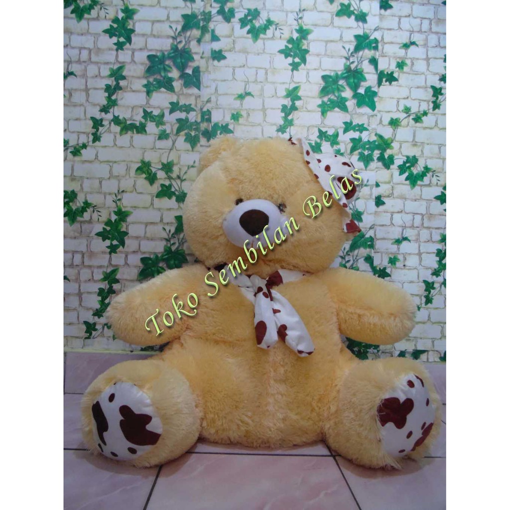 Boneka Teddy Bear Bersyal dan Bertopi