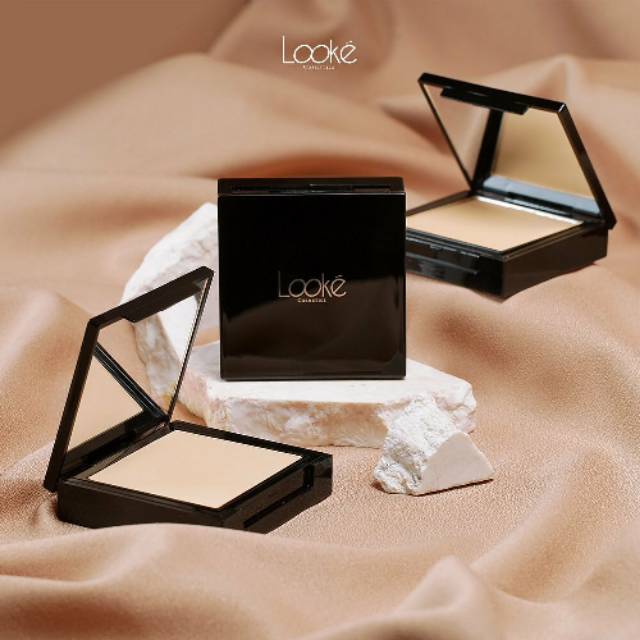 Two Way Cake Looké Holy Perfecting Pressed Powder Natural Finish Matte Full Coverage