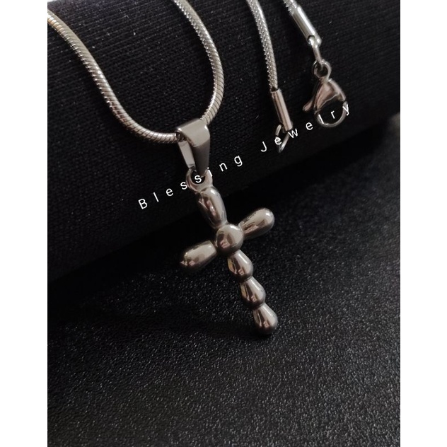 Kalung Salib Permata Warna Silver Titanium