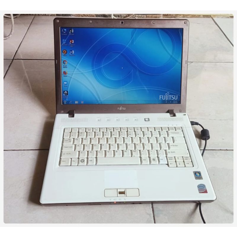 Laptop Fujitsu L-1010 Core 2 Duo RAM 2 HDD 250 GB No minus