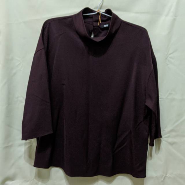 Blus Uniqlo Ungu Tua