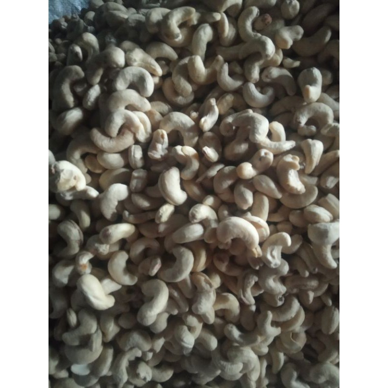 

kacang mede mentah kondisi kering kemasan 1kg