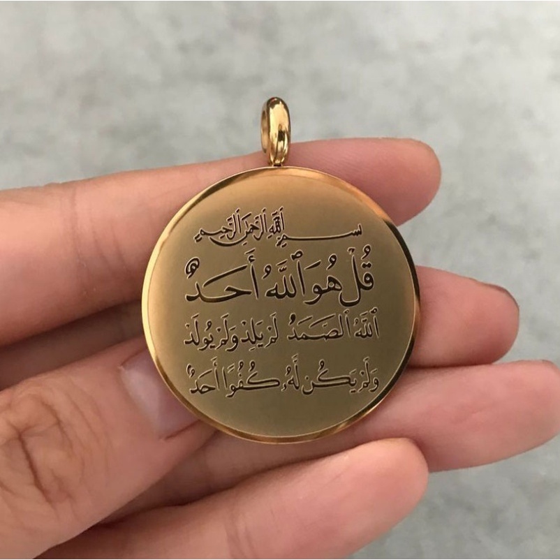 Kalung Dengan Liontin Bentuk Quran Allah Al-IKHlAS Bahan Stainless Steel Untuk Hadiah