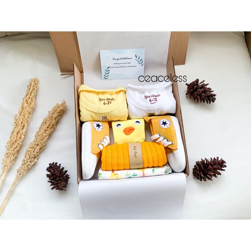 Hampers New Born Baby Hampers Bayi Kado Lahiran Kado Bayi Baju Bayi Sepatu Bayi Gift Box Baby-Casual Yellow J