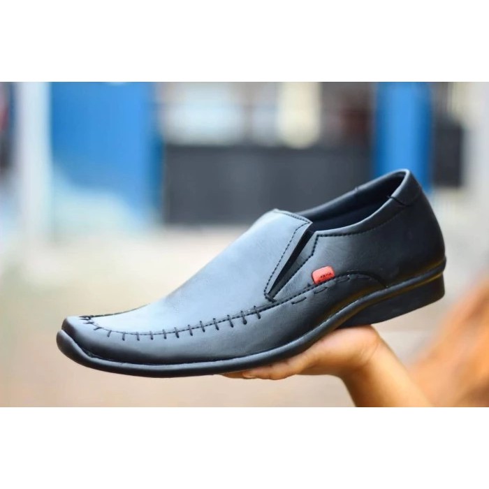 sepatu formal pria kickers pantofel hitam tanpa tali 38-44