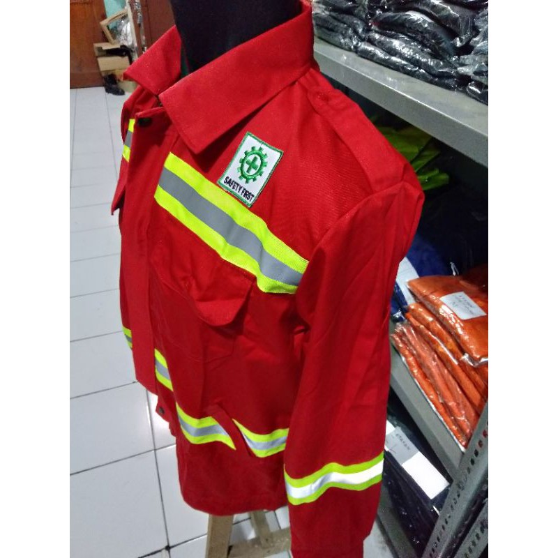 SERAGAM SAFETY MERAH HSE RESLETING SCOTLIGHT 5CM HIJAU FREE LOGO K3 BENDERA ATASAN KAIN DRILL