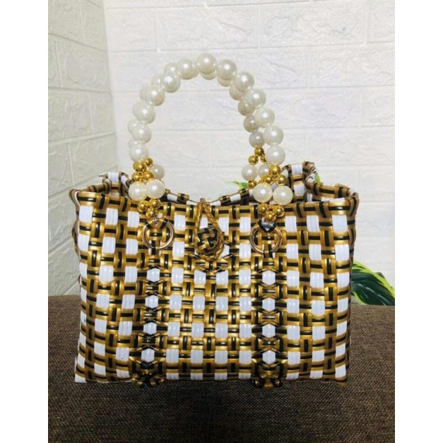 tas anyam jali handle mutiara