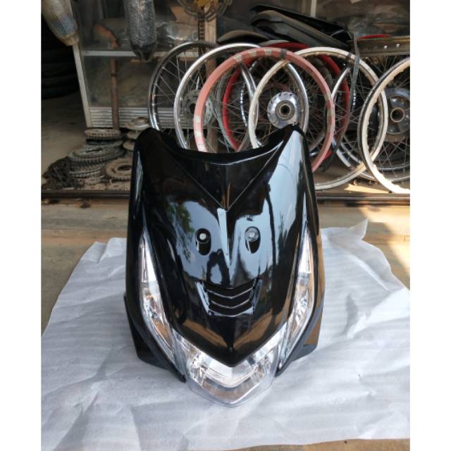 Tameng dasi depan satu set berikut lampu beat karbu