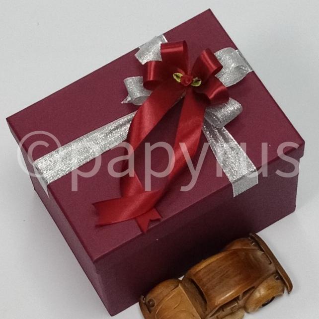 

PAPYRUS 15X20 TINGGI 15CM KOTAK KADO GIFT BOX HADIAH