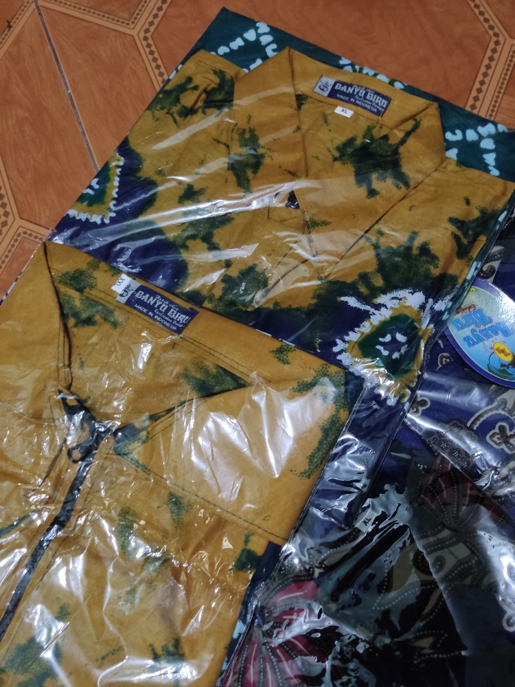 Batik Kemeja Pria Motif Lovebird Ukuran Jumbo Warna Hitam Biru Merah