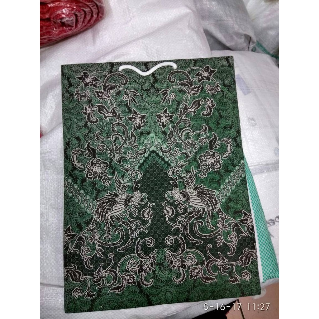 

Paper bag " BATIK " HIJAU Medium karton doff