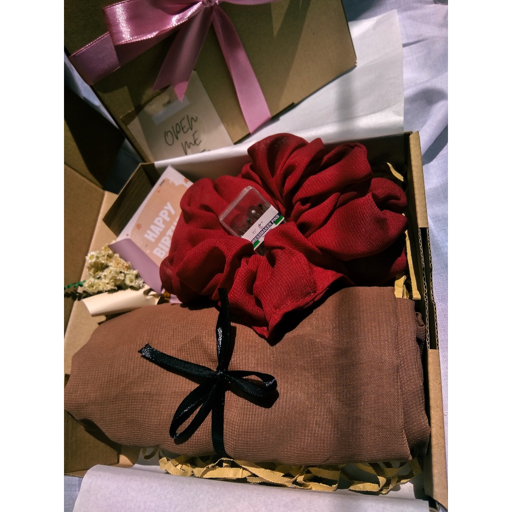 HAMPERS HIJAB KADO ULANG TAHUN/GRADUATION GIFT/GIFT BOX/HAMPERS LEBARAN/HANTARAN/WEDDING