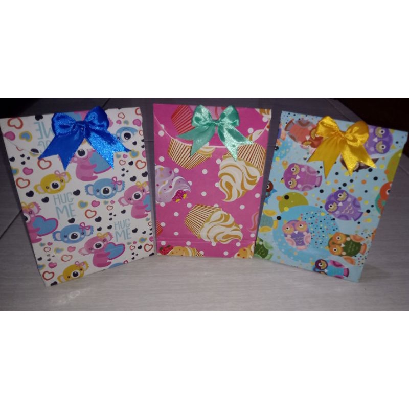 

Kertas kado jadi/instan uk.Kecil