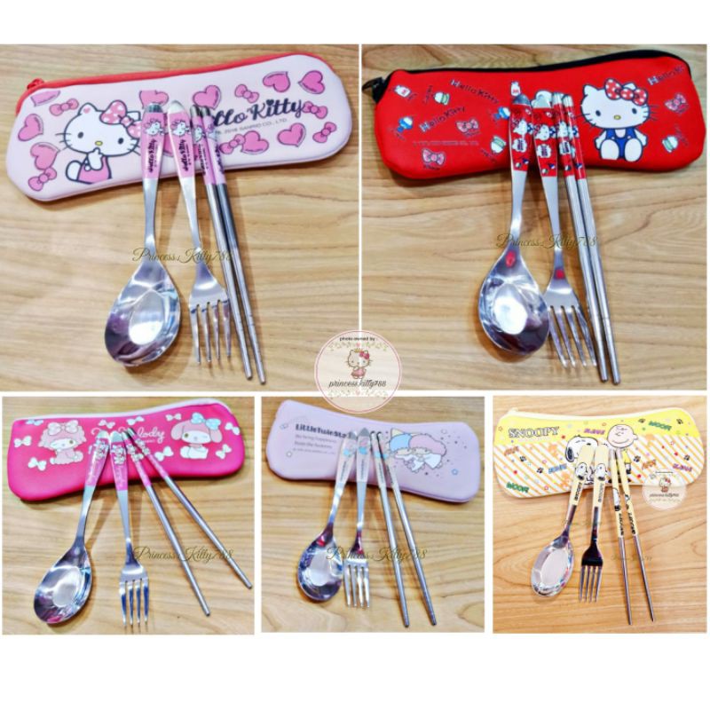 SENDOK GARPU SUMPIT STAINLESS DENGAN TEMPAT BENTUK DOMPET RESTLETING | KARAKTER HELLO KITTY MELODY T